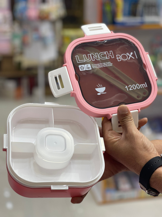 ظرف غذای ۵ خانه ۱۲۰۰ میل قفلدار مدل Lunch Box به همراه قاشق و چنگال و ظرف سس اختصاصی